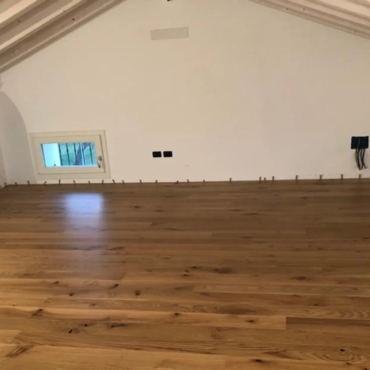 pavimento legno sottotetto rendere abitabile