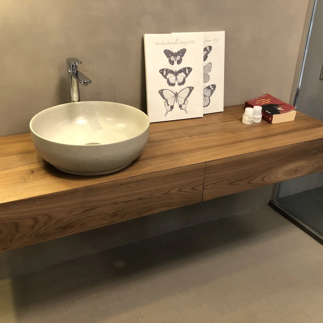 Mobile bagno legno massello noce lavabo cocciopesto