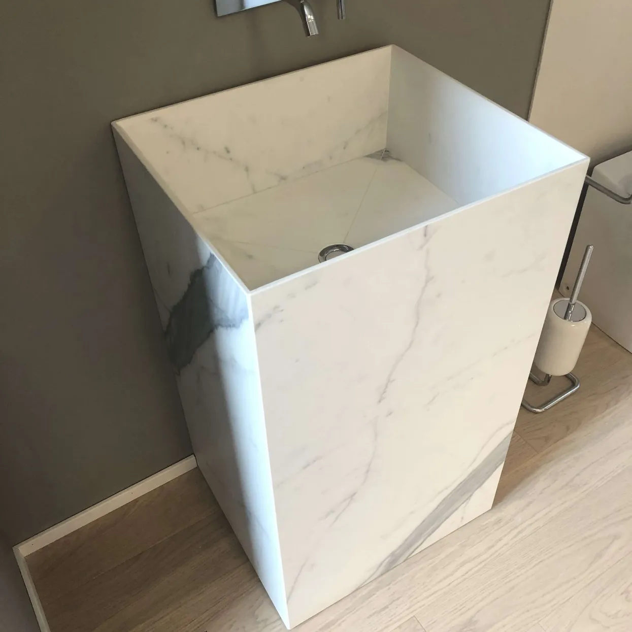 Lavabo a terra free-standing gres in occasione scontata Pellizzari
