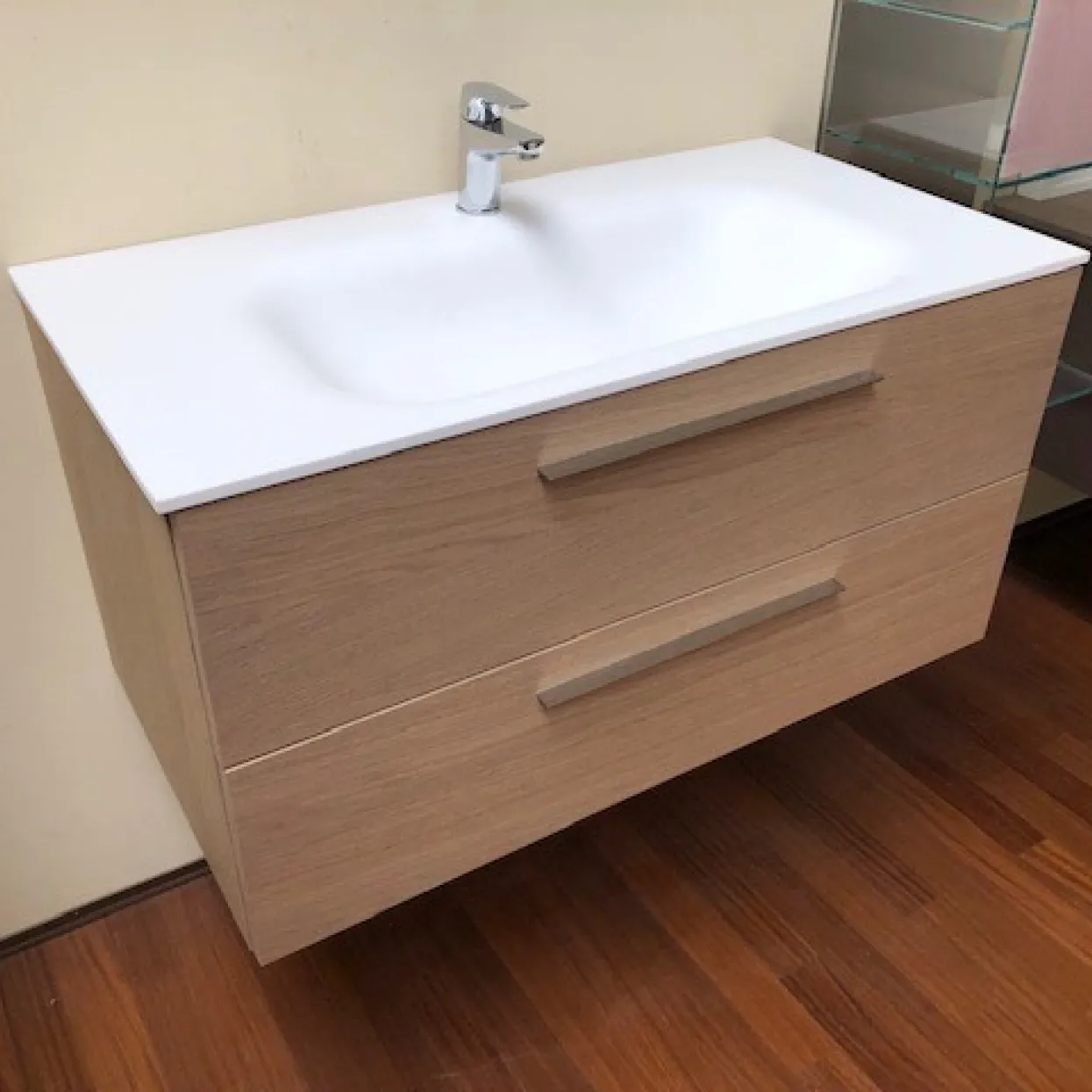 Mobile bagno in legno con piano in corian scontato