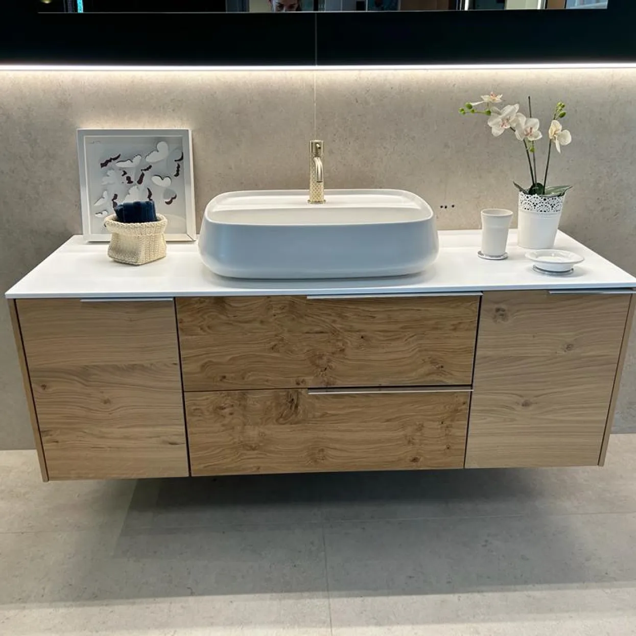 Mobile bagno sospeso in rovere nodato