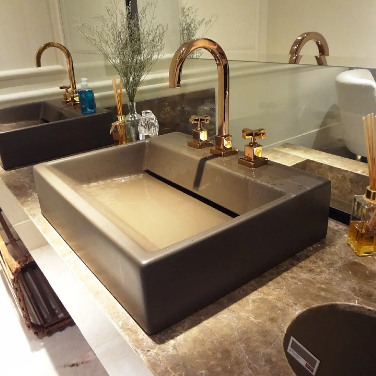 lavabo appoggio ceramica Pellizzari Fratelli Gambellara Vicenza Verona provincia