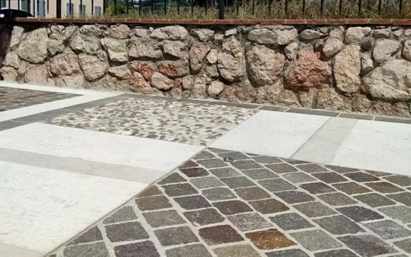 Pavimento esterno in porfido con decori Vicenza