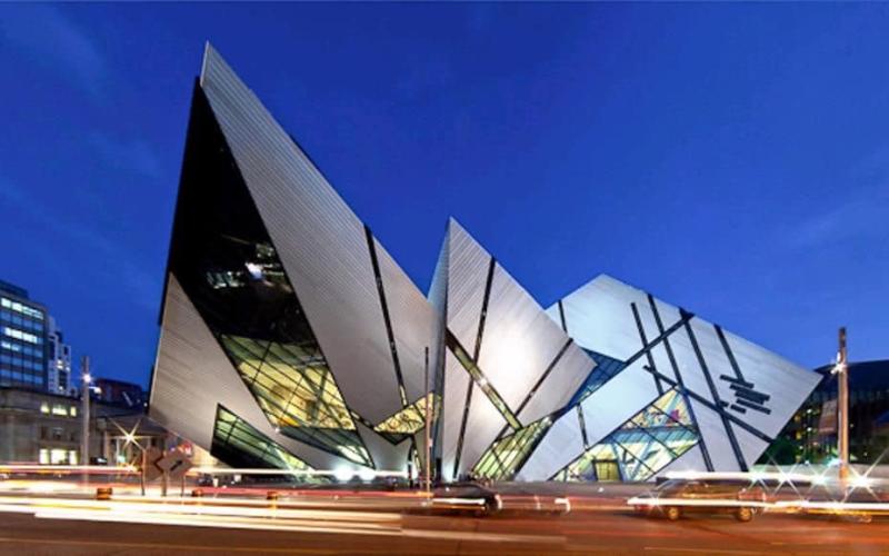 Royal Ontario Museum a Toronto, Canada progettato dallo Studio Daniel Libeskind (2007)