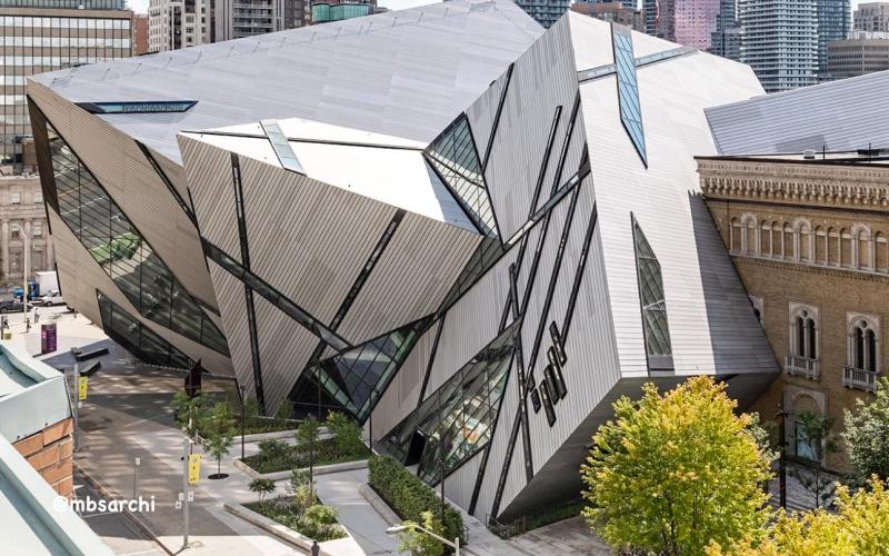 Royal Ontario Museum a Toronto, Canada progettato dallo Studio Daniel Libeskind (2007)