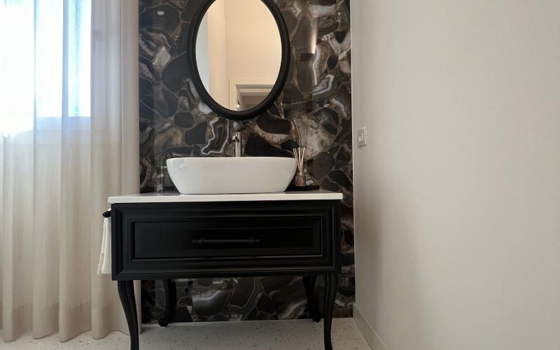 piccolo bagno in stile classico moderno