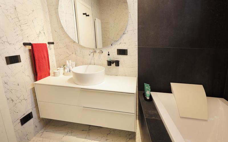 Modern white bathroom furniture Vicenza