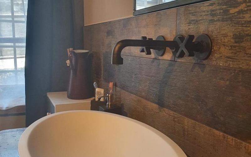 Black taps for shop bathroom in Verona