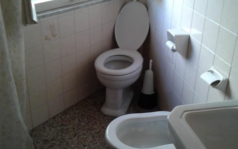 Errori nella progettazione del bagno: un wc nell'angolo