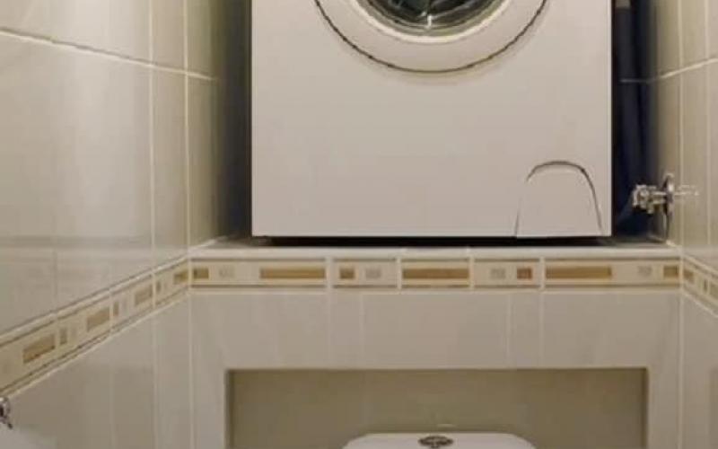 lavatrice montata sopra al wc