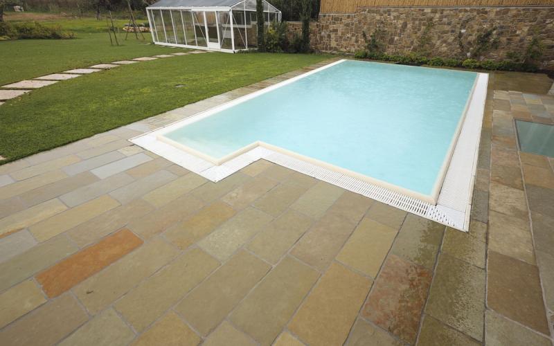 outdoor paving for swimming pool Verona