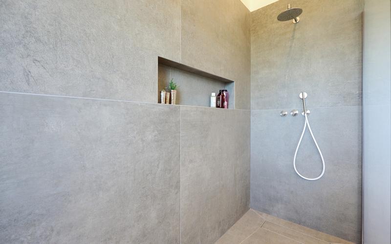 Large tiles shower covering Vicenza