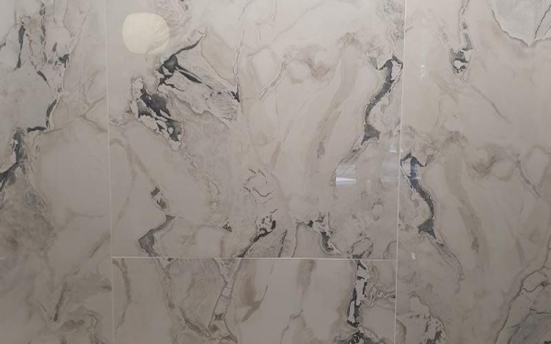 Marble-effect wall tiles
