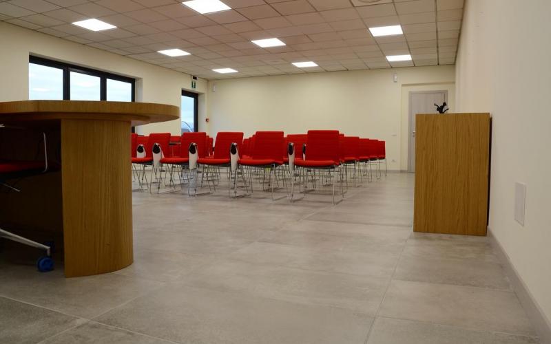 Pavimento per uffici: una sala riunioni a Vicenza