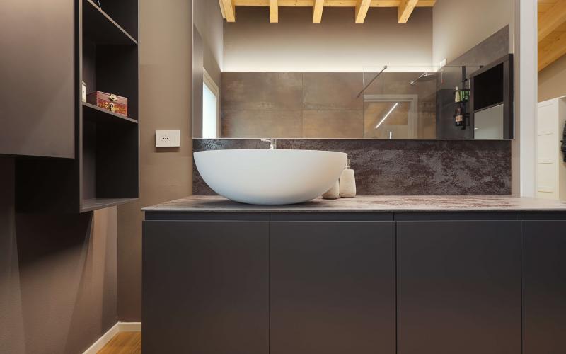 Wall-mounted cabinet with two washbasins in Vicenza