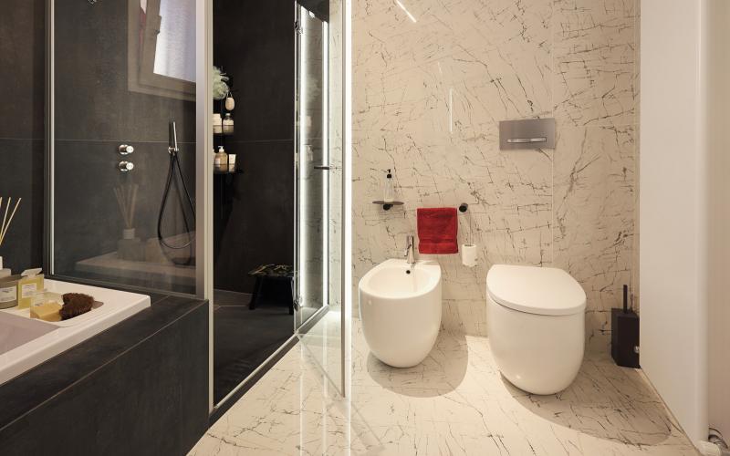 Modern black & white bathroom furniture Vicenza