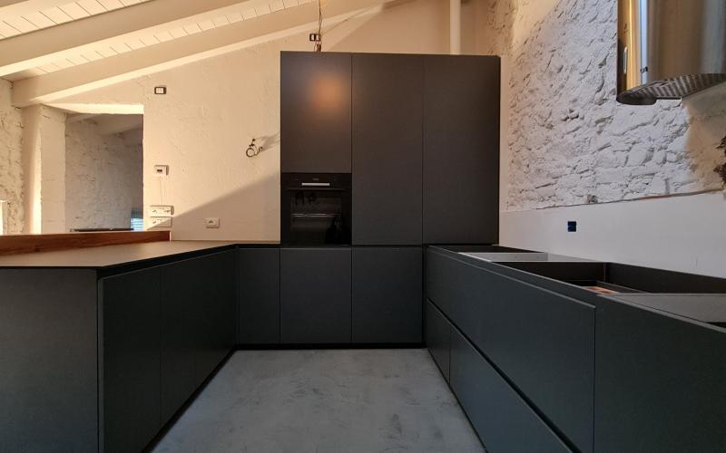 Custom-made modern kitchen in Vicenza