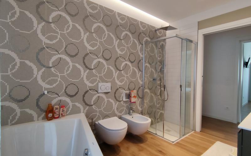 Modern mosaic bathroom Vicenza
