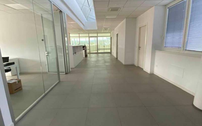 Pavimenti degli uffici di un'azienda a Vicenza: Lampa srl