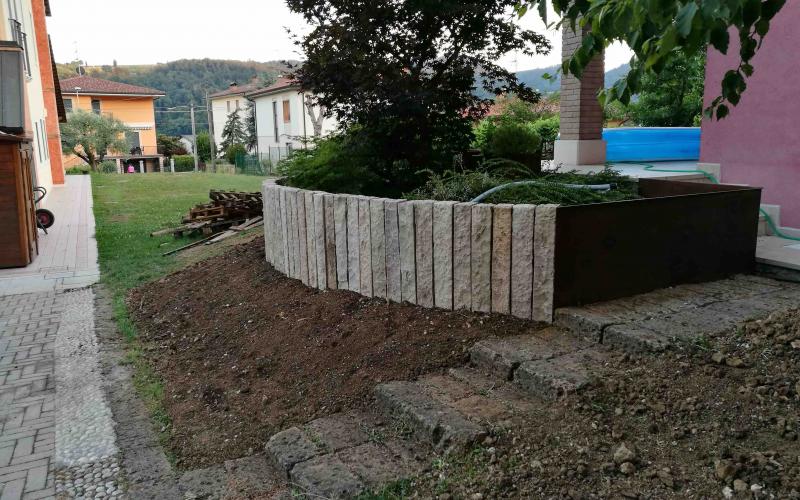 Stone fence for a garden in Vicenza