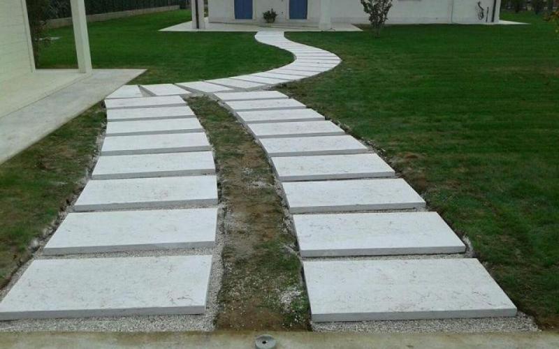 Outdoor prun stone driveway in Vicenza