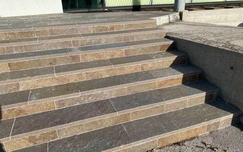 External porphyry stairs for new offices in Vicenza