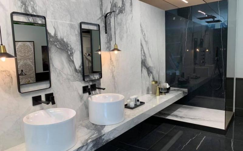 Walk-in showers with great slabs tiles in showroom 