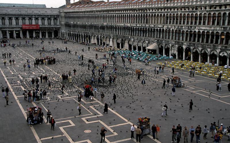 Masegni in Trachite in piazza San Marco a Venezia