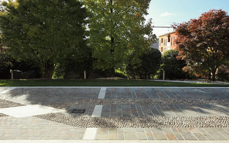 Outdoor paving with porphyry and cobblestones in Vicenza