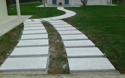 Vialetto pedonale in pietra della Lessinia giardino Vicenza