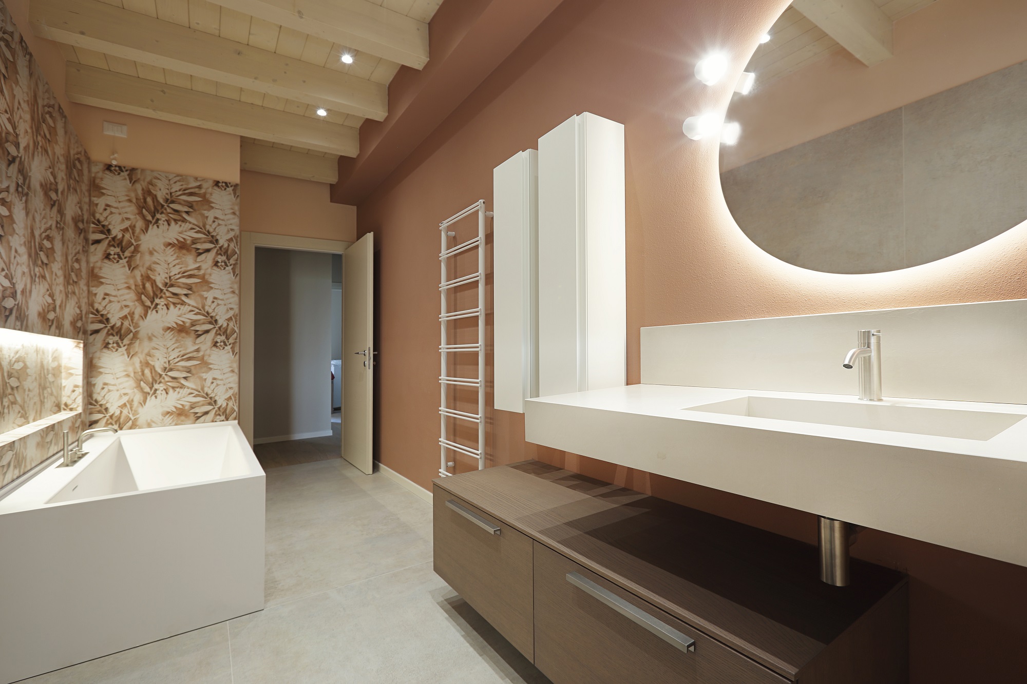 bagno rivestimenti arredi rosa