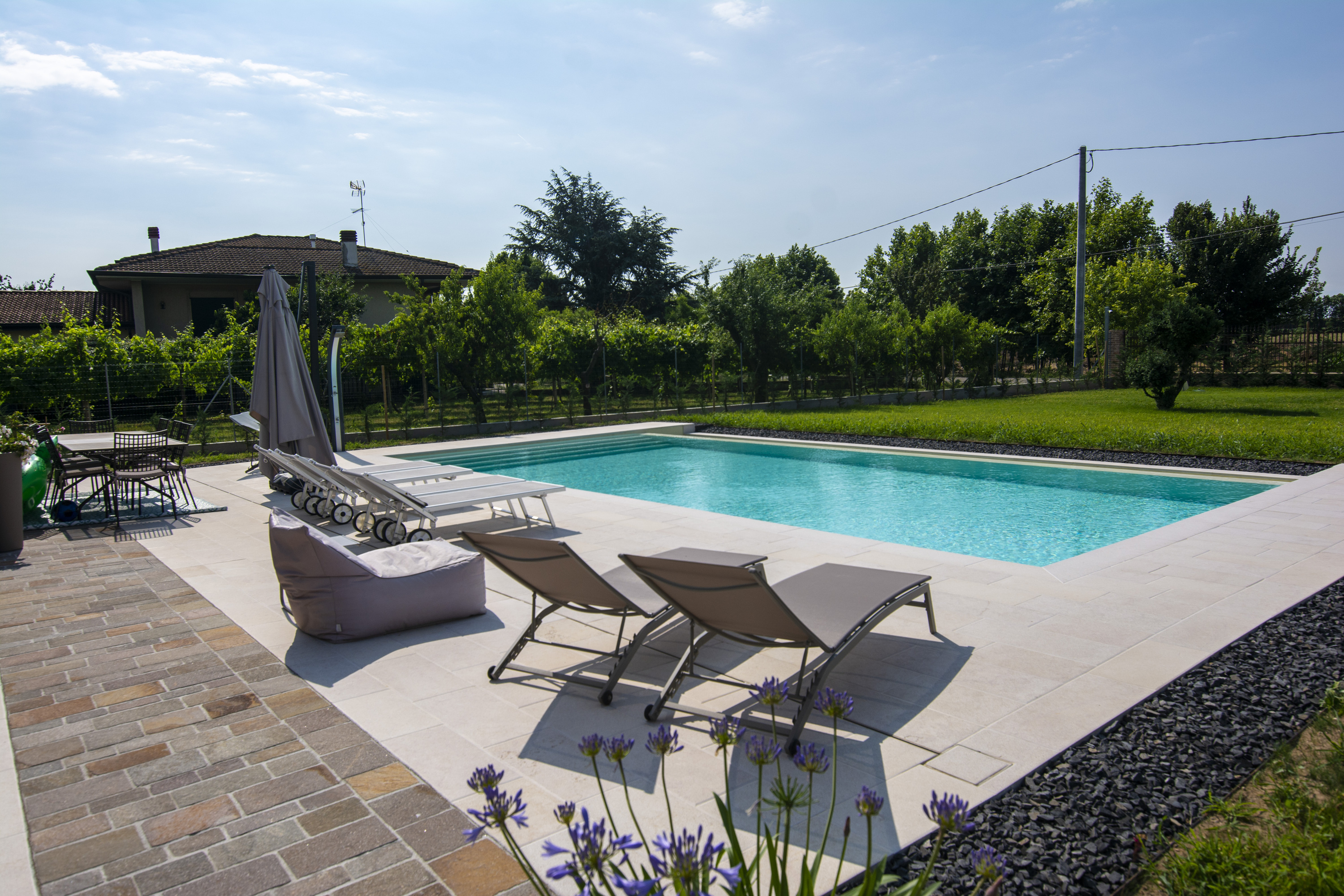 bordi piscina piastrelle gres