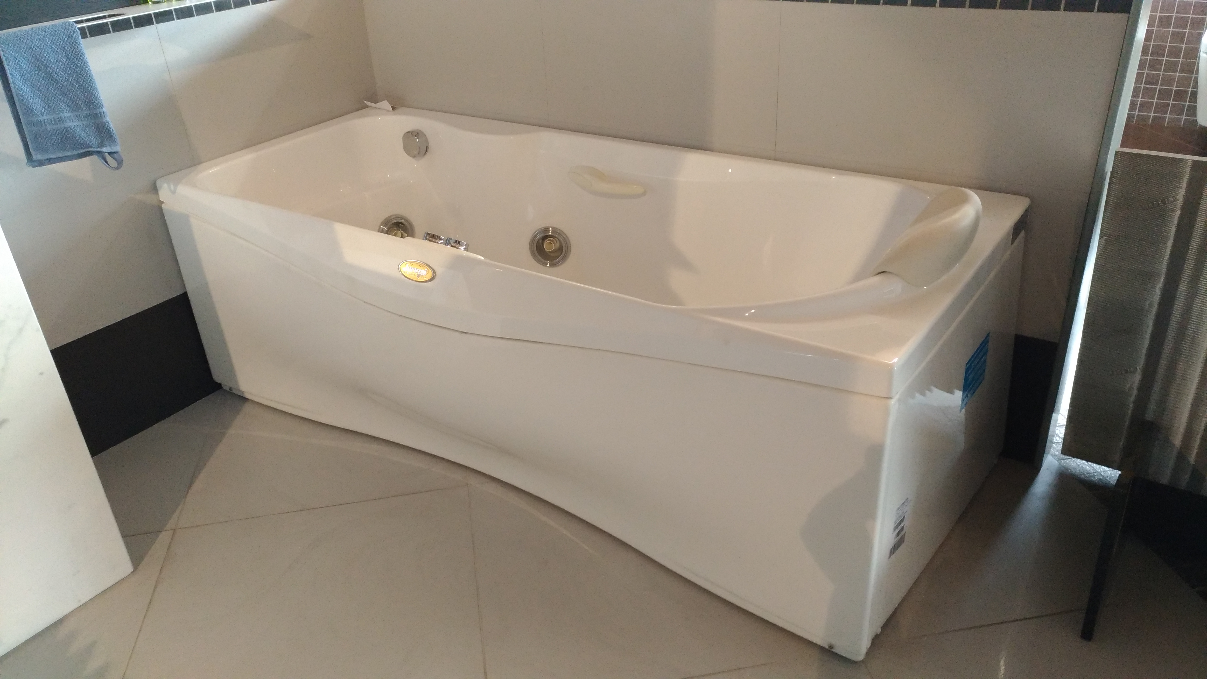 Vasca jacuzzi Spazia nicchia prezzo outlet Vicenza