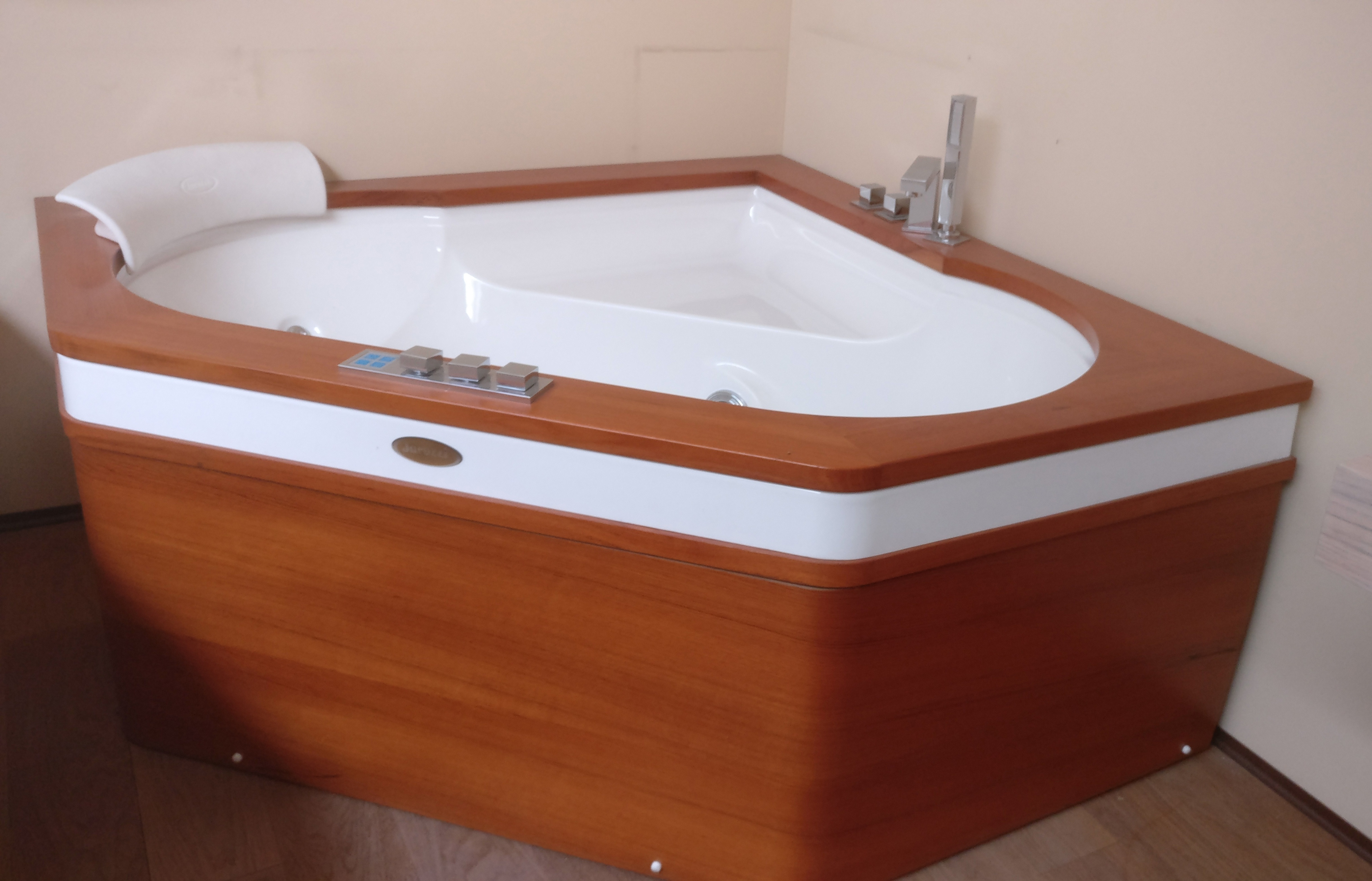 Vasca idromassaggio Jacuzzi Aura Corner idromassaggio Pellizzari