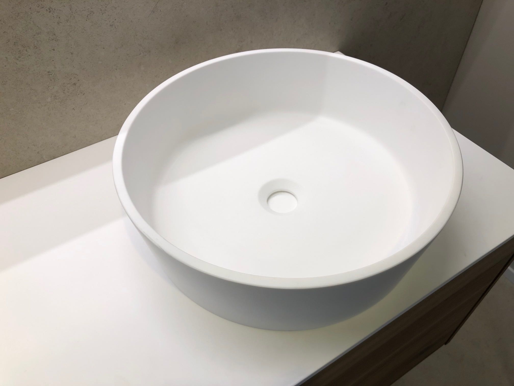 Lavabo da appoggio in corian 