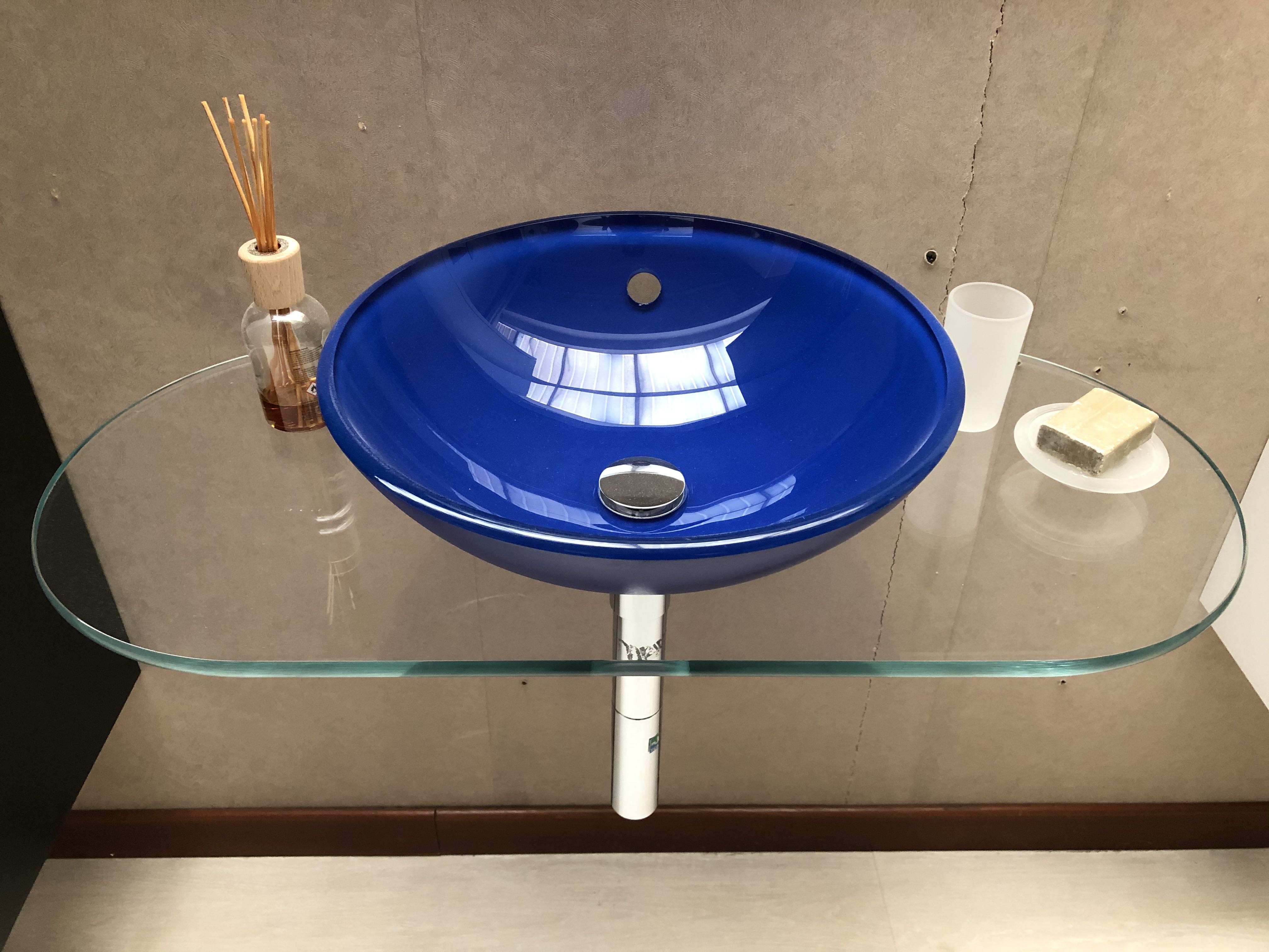 Lavabo in cristallo blu con ripiano in offerta Pellizzari