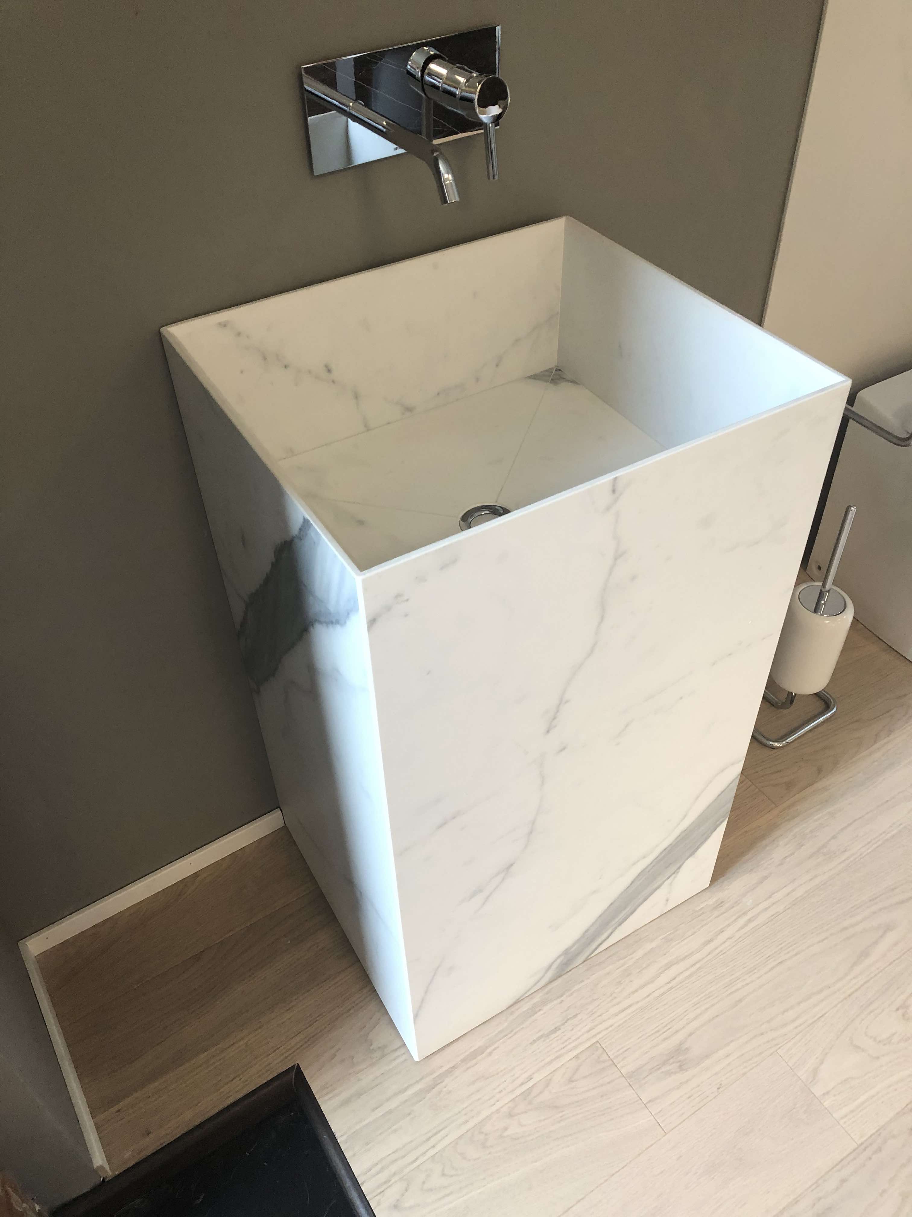 Lavabo a terra free-standing gres in occasione scontata Pellizzari