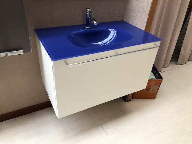 Mobile bagno bianco con top in cristallo blu Pellizzari outlet