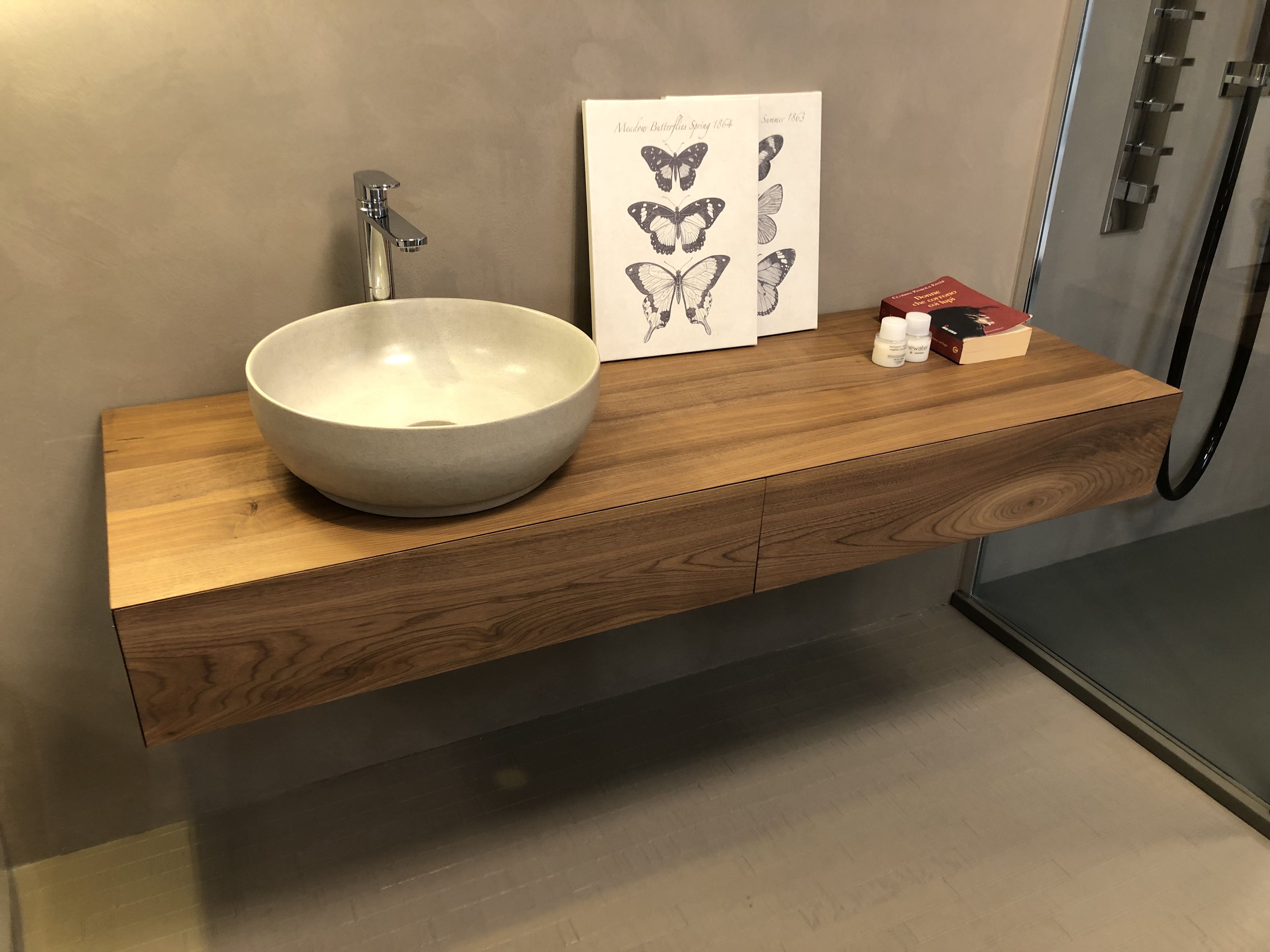 Mobile bagno legno massello noce lavabo cocciopesto