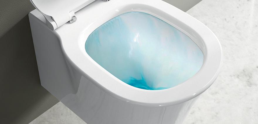 Sanitario Ideal standard senza brida, scarico Acquablade