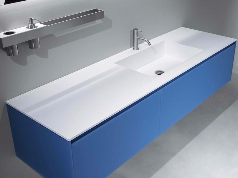 Immagine di un mobile con lavabo integrato in corian