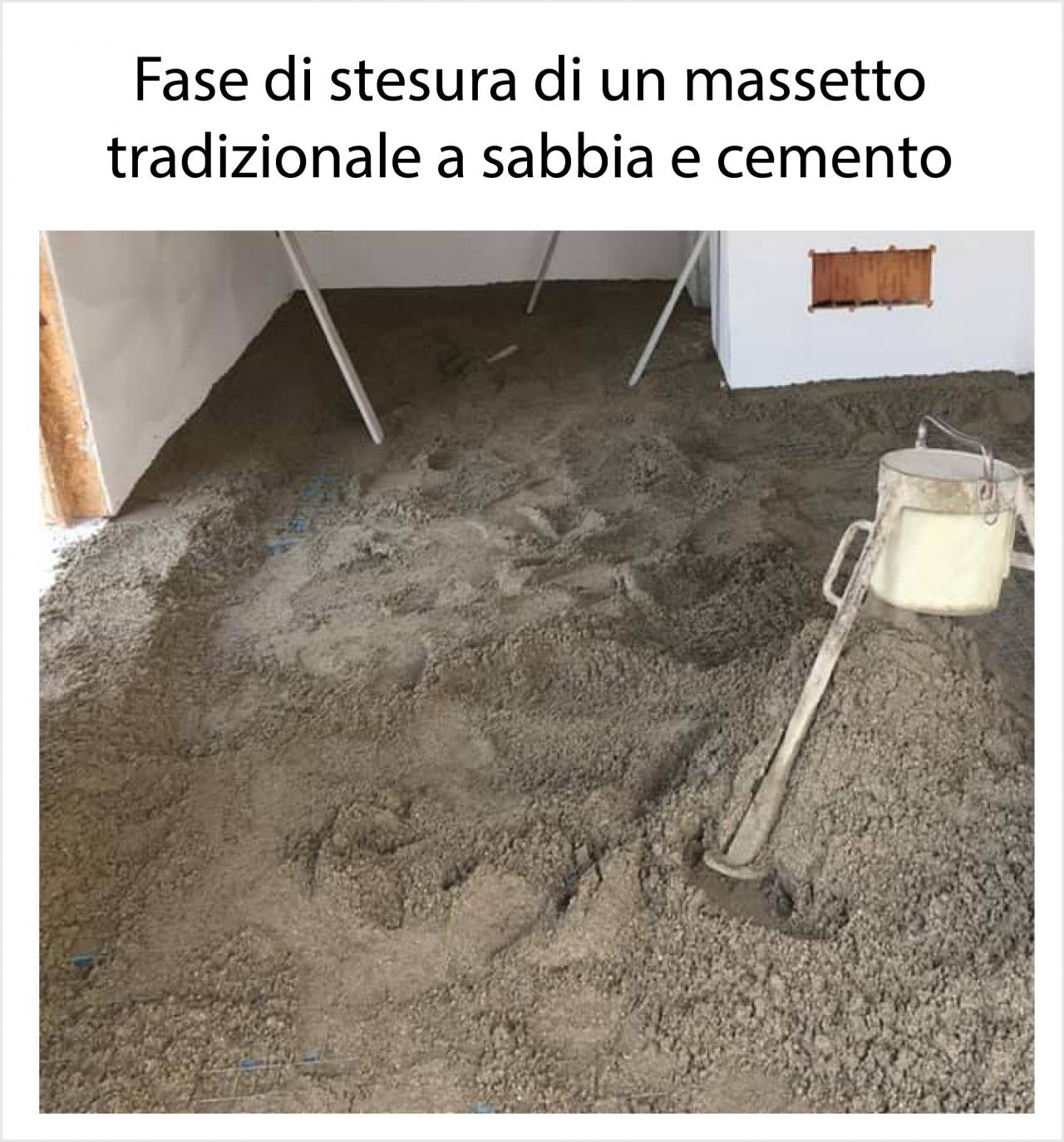 fase di stesura del massetto tradizionale a sabbia e cemento