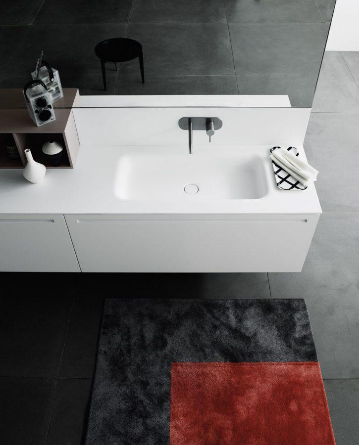 Mobile sospeso con lavabo integrato in corian